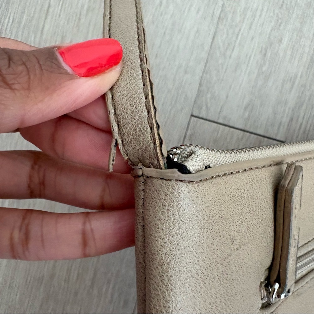 Roots Canada Crossbody Purse - Picture 5 of 11